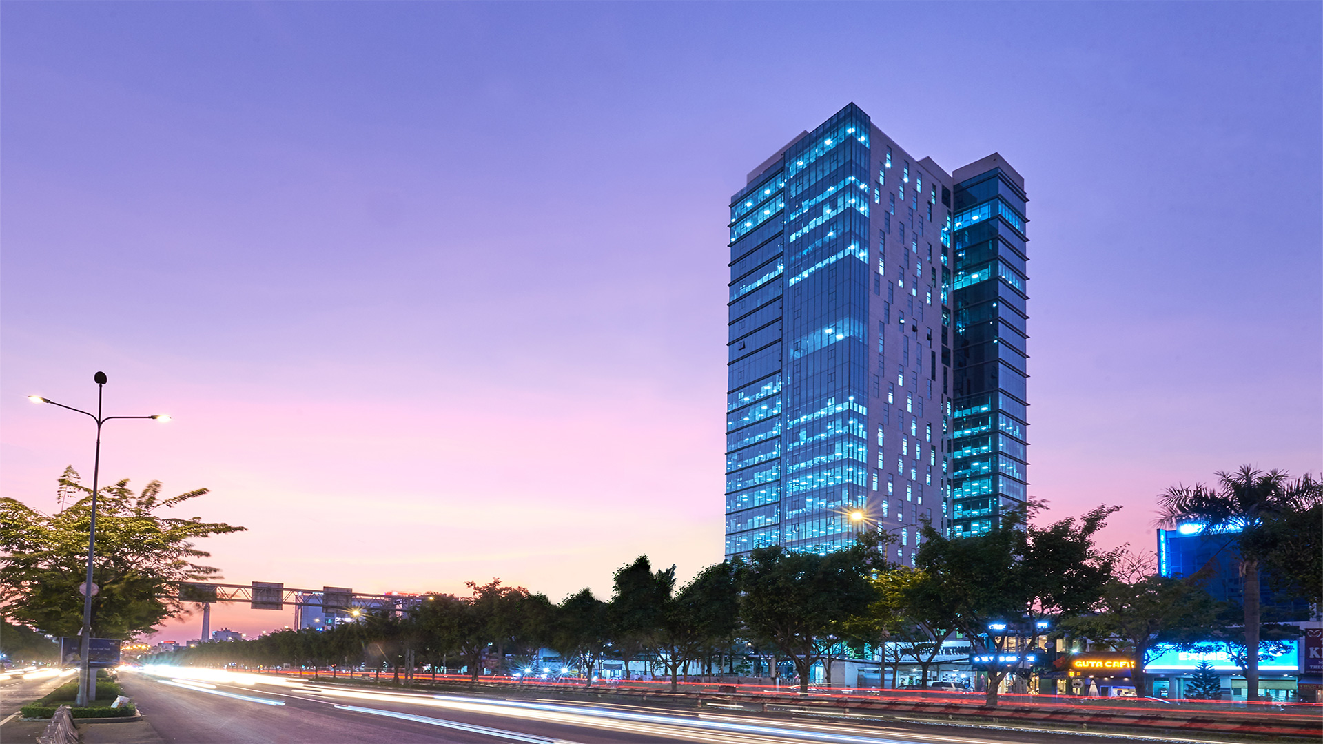 OFFICE AND APARTMENT BUILDING