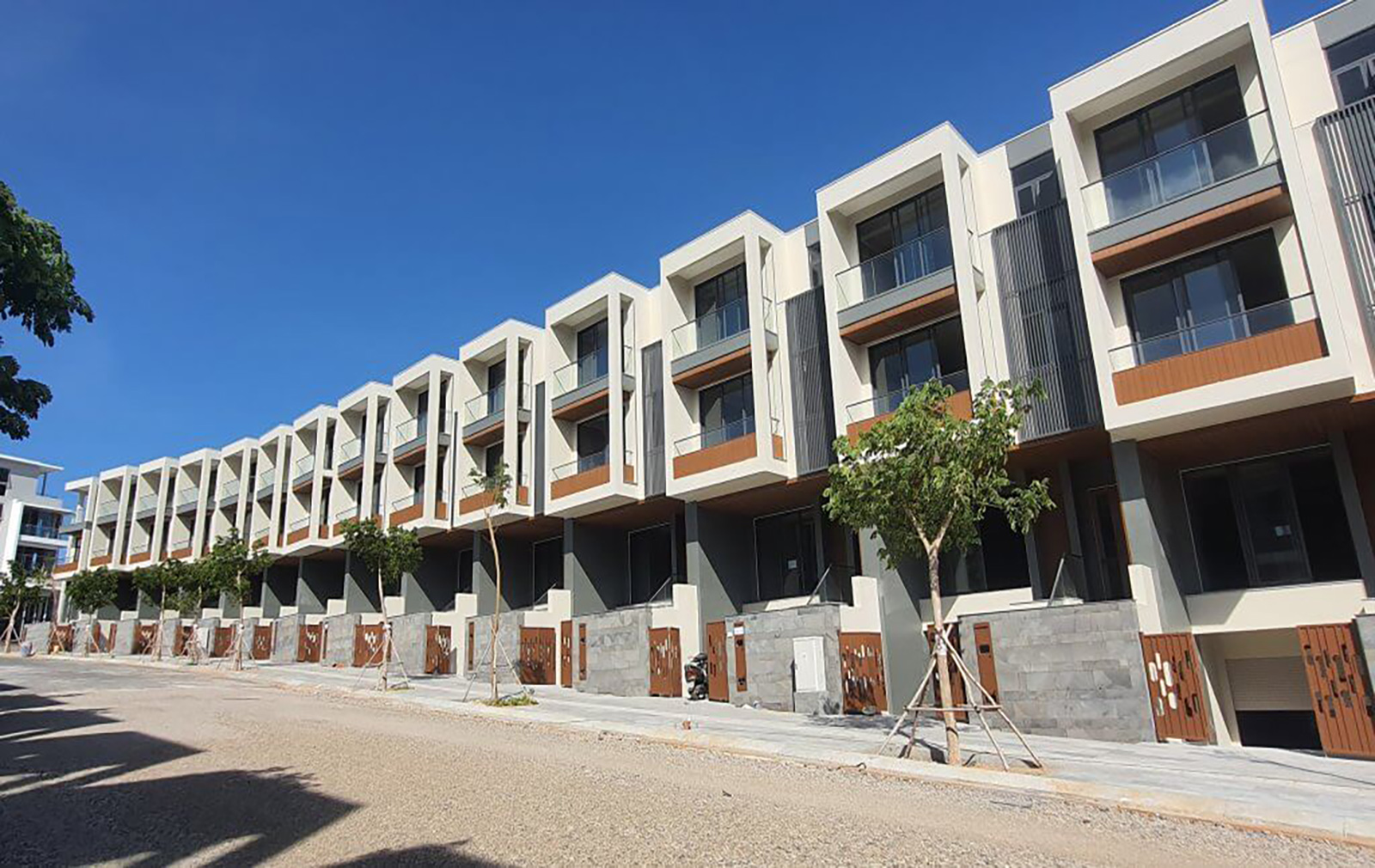 SUMMERLAND RESORT